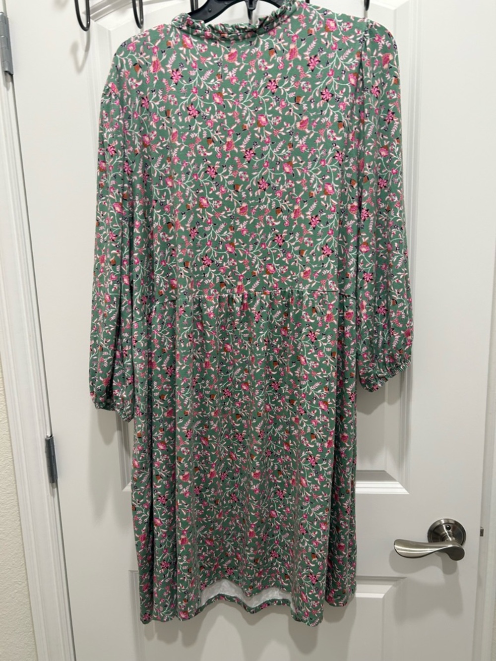 Wonderly Green Floral V-Neck Long Sleeve Dress with Pink Accents - Picture 2 of 2